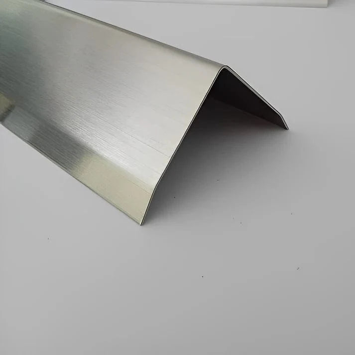 coltar inox cu laturile tesite 20x20mm argintiu periat